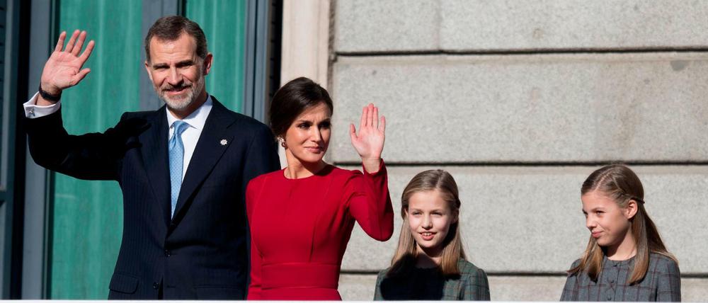 Spaniens König Felipe mit Königin Letizia und ihren Töchtern Leonor und Sofia.