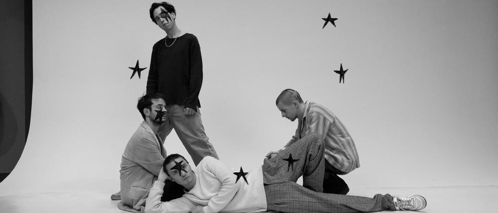 Nacht und Nebel-Aktion. Die Band Bilderbuch hat ihr neues Album "Mea Culpa" überraschend veröffentlicht.