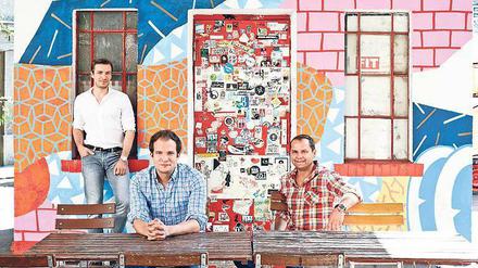 Als „Google für Ferienwohnungen“ sehen die HomeToGo-Gründer Nils Regge, Patrick Patrick Andrä und Wolfgang Heigl ihr Start-up Hometogo. 