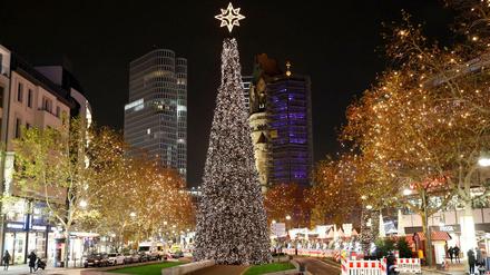 Schöne Kulisse fürs Shopping: Weihnachtsdeko am Ku'damm