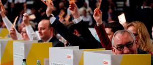CDU-Delegierte stimmen beim Parteitag ab