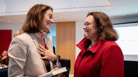 Andrea Nahles (rechts) und Katarina Barley müssen ihre gemeinsamen Kandidaten verteidigen. 