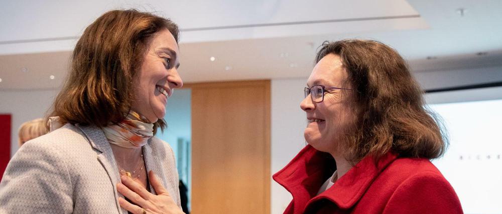 Andrea Nahles (rechts) und Katarina Barley müssen ihre gemeinsamen Kandidaten verteidigen. 