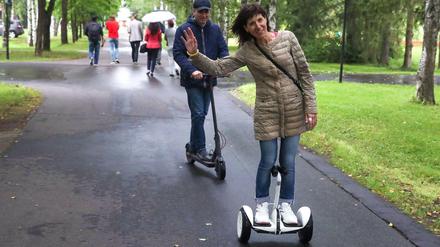 Bis 20 km/h schnell dürfen die Elektrokleinstfahrzeuge sein, die das Verkehrsministerium auf Rad- und Gehwegen zulassen will.