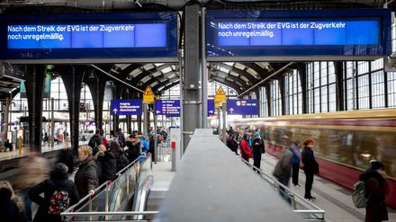 Die Eisenbahn- und Verkehrsgewerkschaft (EVG) hatte nach abgebrochenen Tarifgesprächen zu einem bundesweiten Warnstreik aufgerufen.