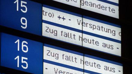 Die Eisenbahn- und Verkehrsgewerkschaft hat nach abgebrochenen Tarifgesprächen zu einem bundesweiten Warnstreik aufgerufen.