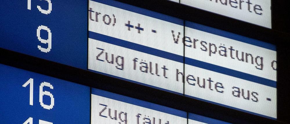 Die Eisenbahn- und Verkehrsgewerkschaft hat nach abgebrochenen Tarifgesprächen zu einem bundesweiten Warnstreik aufgerufen.