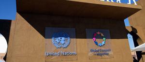 Die Logos der Vereinten Nationen und des Migrationspakts