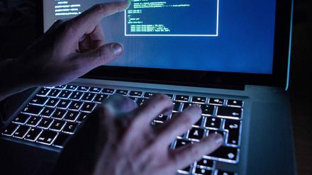 Ermittler sollen künftig leichter und vor allem schneller an E-Mails und Chat-Nachrichten kommen.
