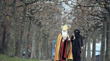 Gegensätzliches Duo. Die Figuren des heiligen Nikolaus und Knecht Ruprecht stammen aus dem Mittelalter. 