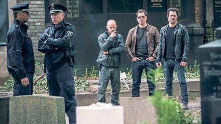 Wenn das Boris Palmer sieht. Antonio Wannek (hinten v. l.), Felix Kramer und Fahri Yardim schlagen sich als Serien-Kommissare mit kriminellen Clans in Berlin herum. 