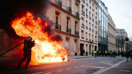125.000 Menschen protestierten am Samstag in ganz Frankreich gegen die Politik von Macron, auch gewaltsam wie hier in Paris. 