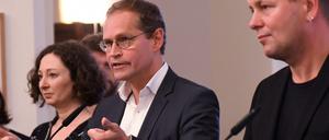 Wirtschaftssenatorin Ramona Pop (Bündnis 90/Die Grünen) Berlins Regierender Bürgermeister Michael Müller (SPD, M.) und Kultursenator Klaus Lederer (Die Linke) (Archivbild)
