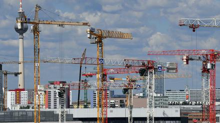 Kran an Kran. Berlins Baufirmen profitieren vom steigenden Bedarf an Wohnraum. 