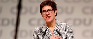 Annegret Kramp-Karrenbauer muss am Samstag bereits ihre erste große Entscheidung als neue CDU-Vorsitzende treffen.
