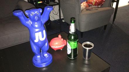 Party und Politik. Die Mitglieder der Jungen Union in Reinickendorf treffen sich einmal monatlich zur JU-Lounge, "um gemeinsam ins Wochenende zu starten". 