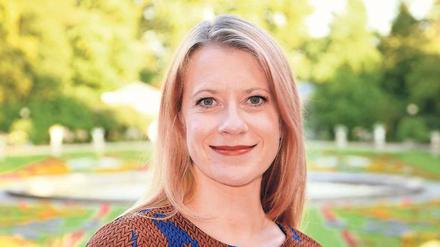 Erfolg und Zweifel. Caroline Peters dreht für Film und Fernsehen, steht auf Theaterbühnen und ist Mitglied im Burgtheater-Ensemble. Aber noch heute hat die gefeierte Schauspielerin den Eindruck, sie müsse ihren Beruf verteidigen.