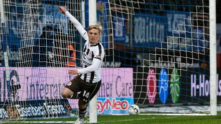 Da dreht er ab. Mats Möller Daehli von St.Pauli bejubelt das 1:3 gegen Bochum. 