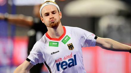 Küsschen für den Gruppensieg. Christopher Rühr erzielte zwei Tore zum Erfolg gegen Malaysia.