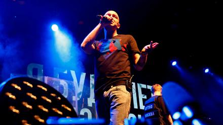 Rapper Oxxxymiron während eines Solidaritätskonzertes für seinen verhafteten Kollegen Husky.