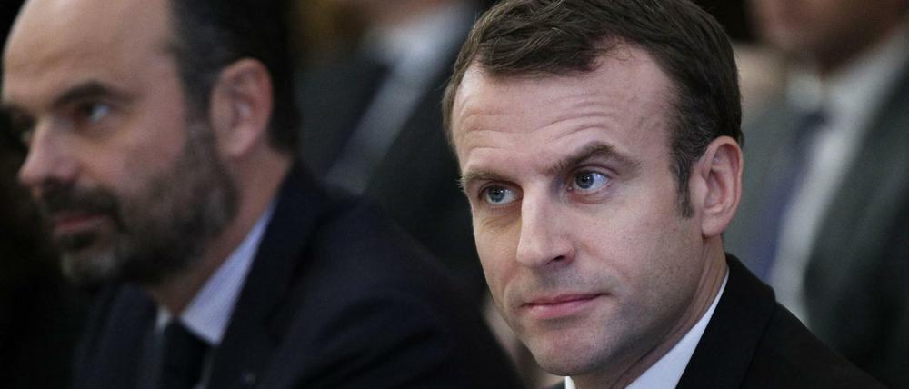 Emmanuel Macron gilt oft als arrogant. Nun will er den Gelbwesten, den Ärmsten im Land, entgegenkommen.
