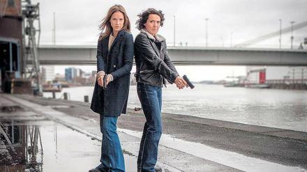 Bedingt abwehrbereit. Das Ermittlerteam Lena Odenthal (Ulrike Folkerts, rechts) und Johanna Stern (Lisa Bitter) in Ludwigshafen muss lernen, dass die Gefahr für Leib und Leben auch von oben kommen kann. Foto: SWR