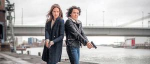 Bedingt abwehrbereit. Das Ermittlerteam Lena Odenthal (Ulrike Folkerts, rechts) und Johanna Stern (Lisa Bitter) in Ludwigshafen muss lernen, dass die Gefahr für Leib und Leben auch von oben kommen kann. Foto: SWR