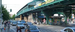 Viel los. In der Schönhauser Allee fehlt Platz für Radler und Fußgänger.