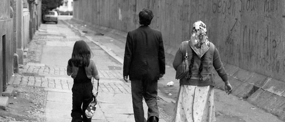 Türkische Familie in Berlin-Kreuzberg. Der Kiez in Mauer-Nähe war 1981 einer der wenigen, den sich "Gastarbeiter" leisten konnten.