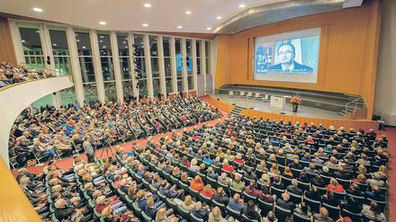 Glückwünsche aus aller Welt: Nikolay Kropachev von der Staatlichen Universität St. Petersburg gratulierte per Video.