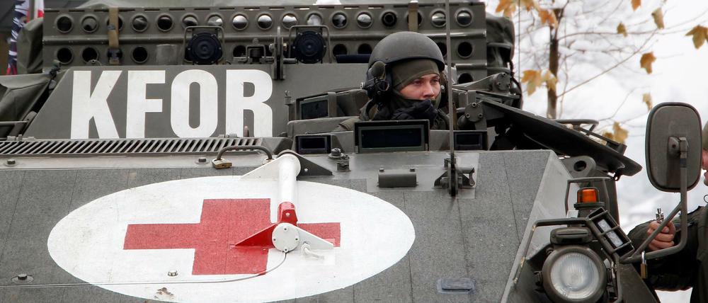 Soldaten einer NATO-Friedensmission im Kosovo. 