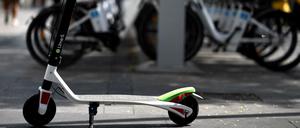 Ein E-Scooter der Verleihfirma Lime.
