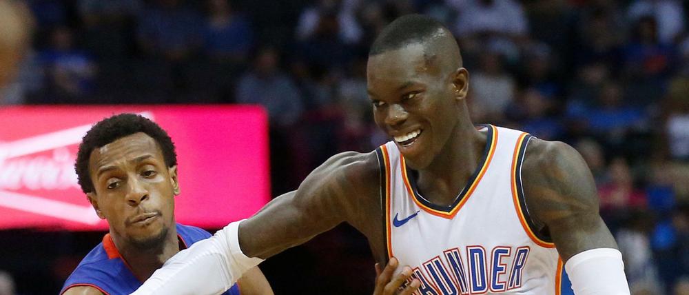 Hat gut lachen. Mit den Oklahoma City Thunder ist Dennis Schröder endlich wieder konkurrenzfähig. 