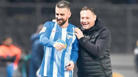 Schulterschluss. Herthas Kapitän Vedad Ibisevic und Trainer Pal Dardai hatten zuletzt trotz anhaltender Personalsorgen Grund zur Freude.