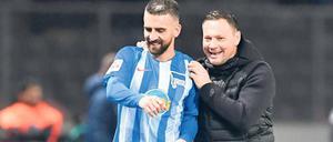 Schulterschluss. Herthas Kapitän Vedad Ibisevic und Trainer Pal Dardai hatten zuletzt trotz anhaltender Personalsorgen Grund zur Freude.