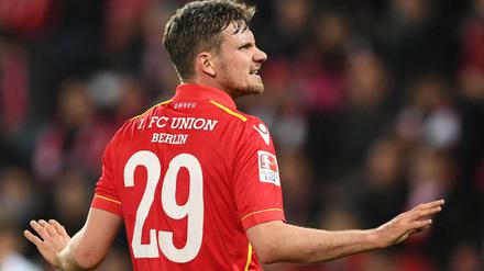 Immer mit der Ruhe. Unions Michael Parensen will seinen Kollegen gegen Bochum Sicherheit geben.