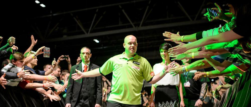 Hat ein gutes Händchen. Dartspieler Michael van Gerwen will in London Weltmeister werden.