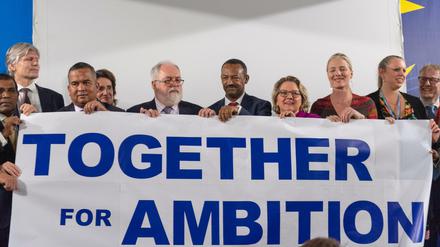 Die "High Ambition Coalition", darunter Bundesumweltministerin Schulze (4.v.r.), fordert mehr Anstrengung im Klimaschutz. 