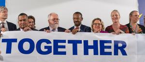 Die "High Ambition Coalition", darunter Bundesumweltministerin Schulze (4.v.r.), fordert mehr Anstrengung im Klimaschutz. 