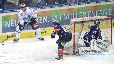 Die Eisbären Berlin verlieren gegen Schwenningen ihr drittes Heimspiel in Serie.