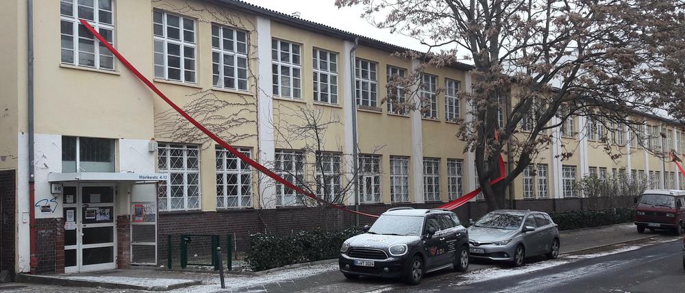Das Atelierhaus in der Mörikestraße in Baumschulenweg. Der Eigentümer möchte das Haus abreißen, um dort Wohnungen, eine Kita und neue Ateliers zu bauen.