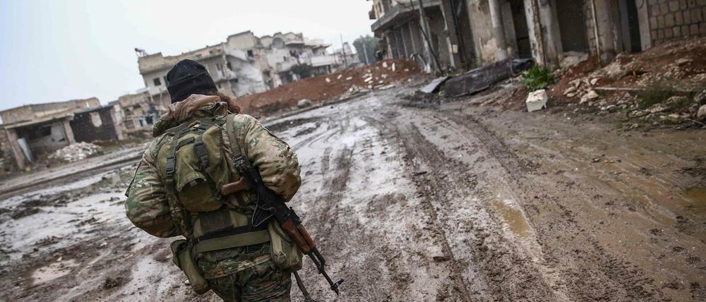 Türkei-treue syrische Milizen (hier ein Archivbild) mit bis zu 15.000 Kämpfern sollen den geplanten Vorstoß anführen.
