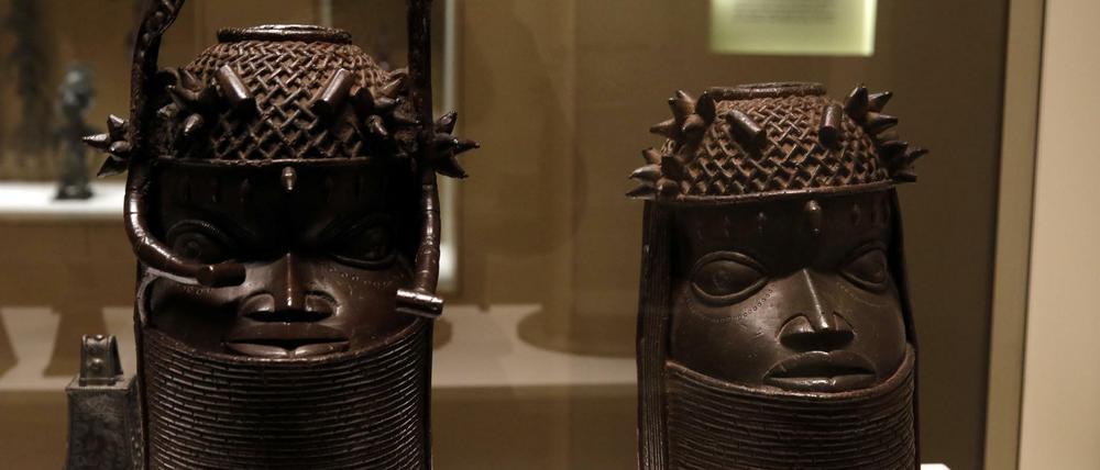 Bronzeköpfe aus Benin im Musée du Quai Branly in Paris