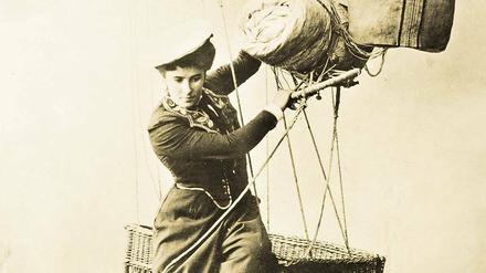 Sprung ins Glück. Das Bild zeigt Käthe Paulus im Jahr 1890, kurz vor einem beherzten Sturz in die Tiefe. 