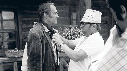 Spiel mir das Lied vom Tod. Sergio Leone (r.) und Henry Fonda beim Dreh.