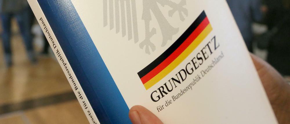 Es wird mal wieder geändert: Das Grundgesetz.