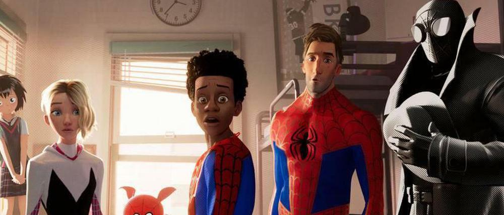 Ich glaub, ich spinne: Im „Spider-Man: Into the Spider-Verse“ lernen sich verschiedene Wandkrabbler-Versionen kennen. 