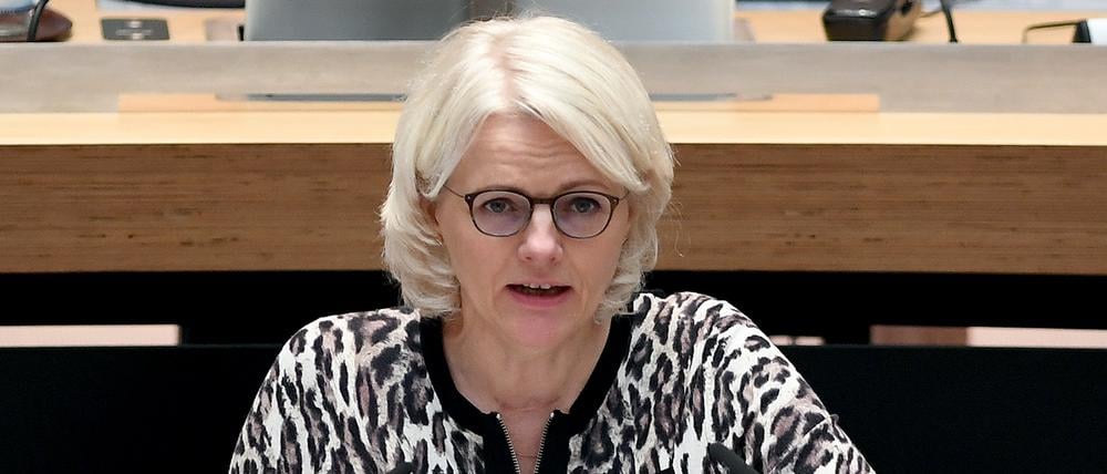Verkehrssenatorin Regine Günther (parteilos) hat den Missbilligungsantrag der CDU-Fraktion überstanden