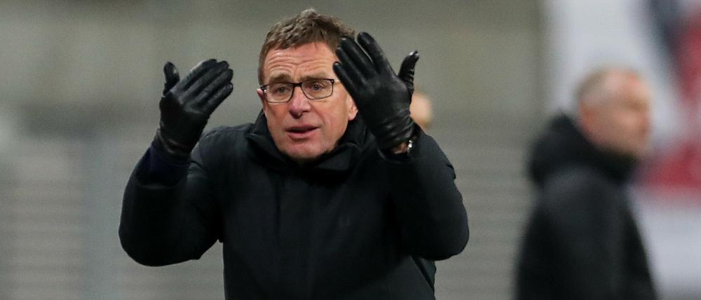 Ratlos: Ralf Rangnick beim Europa-League-Aus gegen Rosenborg Trondheim.