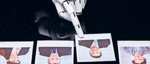 In Zukunft könnten Roboter die Mitarbeiter aussuchen. Schon jetzt nutzen Unternehmen Algorithmen. 